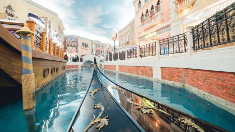 Macau: Venetian-Style Gondola Ride - Practical Tips for Travelers