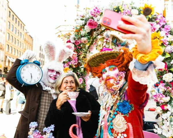 Mad Hatter‘s City Tour - Munich - Local Insights and Tips