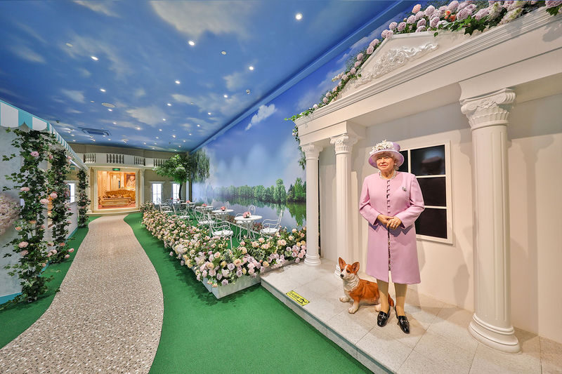 Madame Tussauds Shanghai Tickets - Photo sets, costumes, and the practical fun of posing