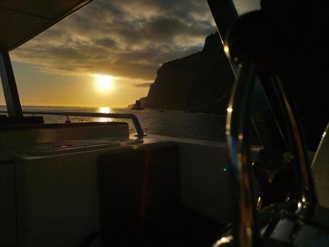 Madeeira: Sunset Dinner Cruise - Languages Offered