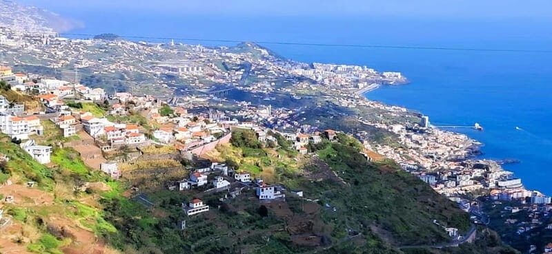 Madeira: Câmara de Lobos and Cabo Girão:Unforgettable adventure 4*4:duration3,5h - FAQs