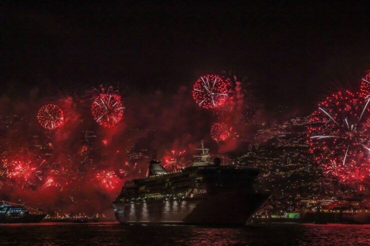 Madeira: New Years Eve Fireworks by Catamaran - Fireworks Extravaganza
