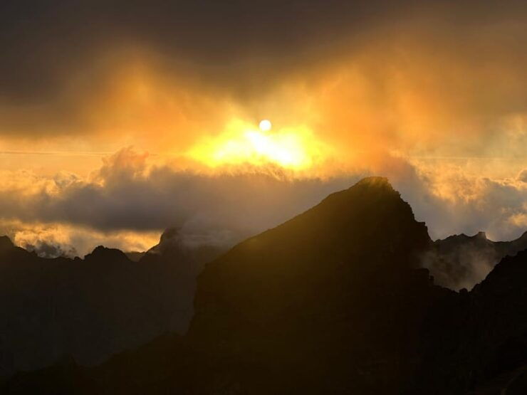 Madeira: Pico Do Arieiro Sunset Tour With Dinner and Drinks - Experience Highlights