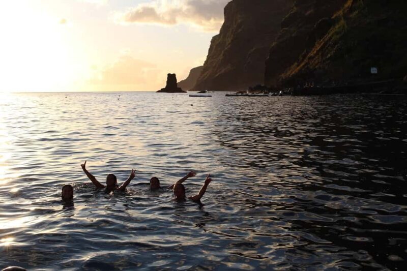 Madeira: Sunset Dinner Cruise - An Introduction to the Madeira Sunset Dinner Cruise