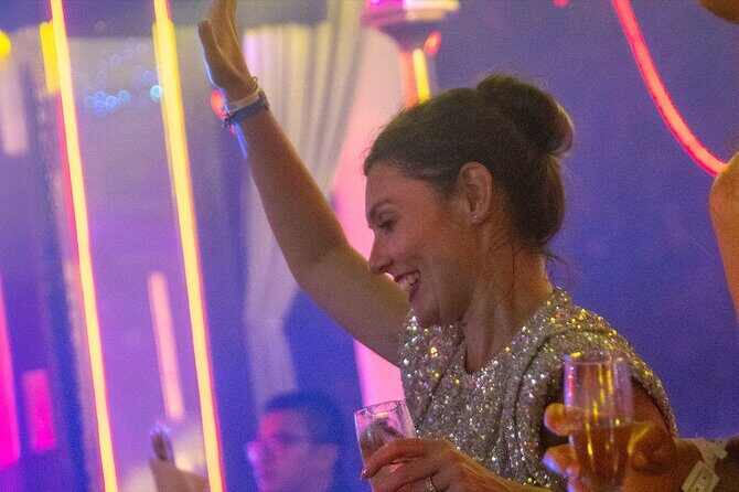 Madness tour bar crawl Playa del carmen open bar - Unpacking the Madness Tour: What to Expect