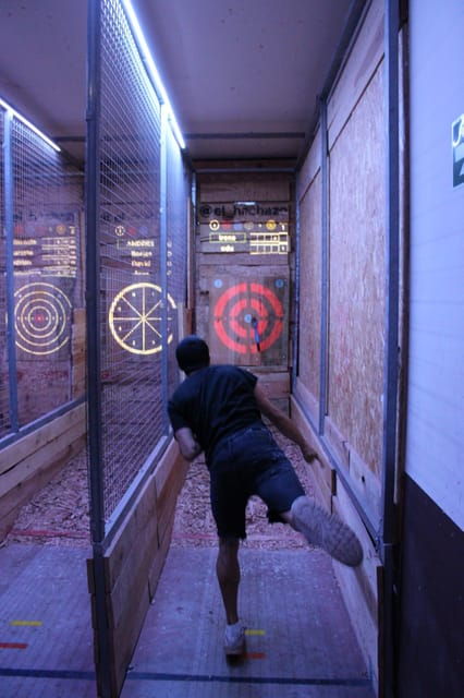 Madrid Atocha : Interactive Axe Throwing 2h - Good To Know