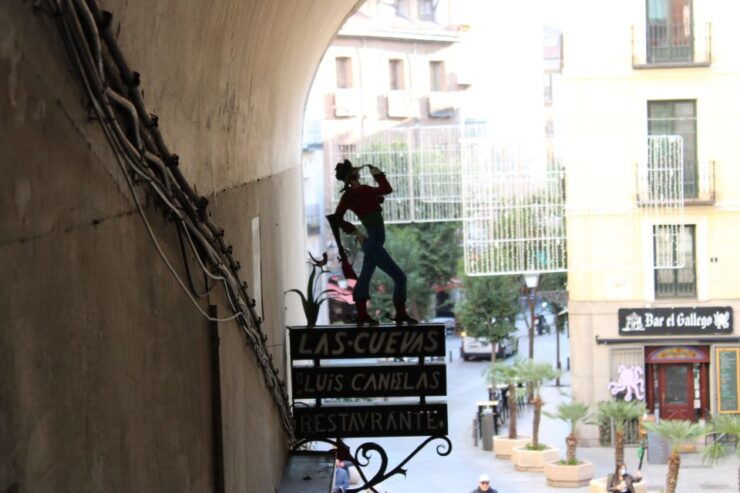 Madrid: Austrias Ancient Quartier and City Highlights - Good To Know