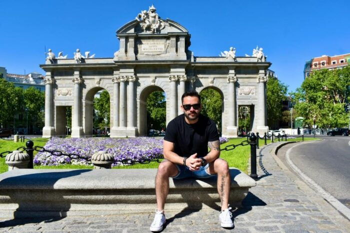 Madrid by Bike + Photoshooting - Visiting the Retiro Park and Palacio De Cristal