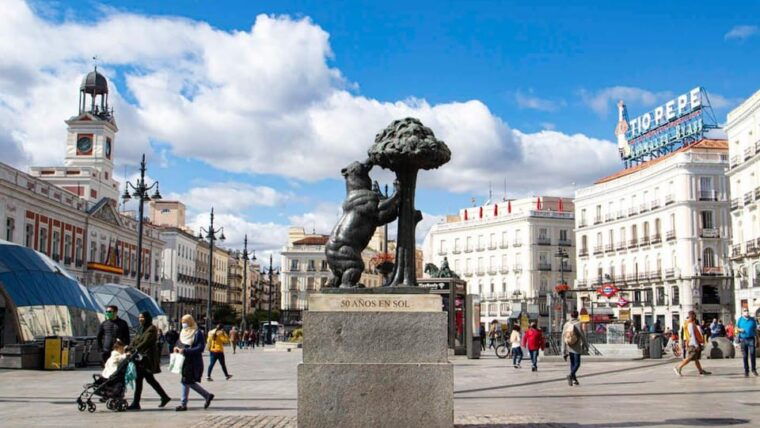 Madrid by Night: Austrias, Almudena Cathedral, Palace, Debod Temple - Highlights of Architectural and Historical Landmarks