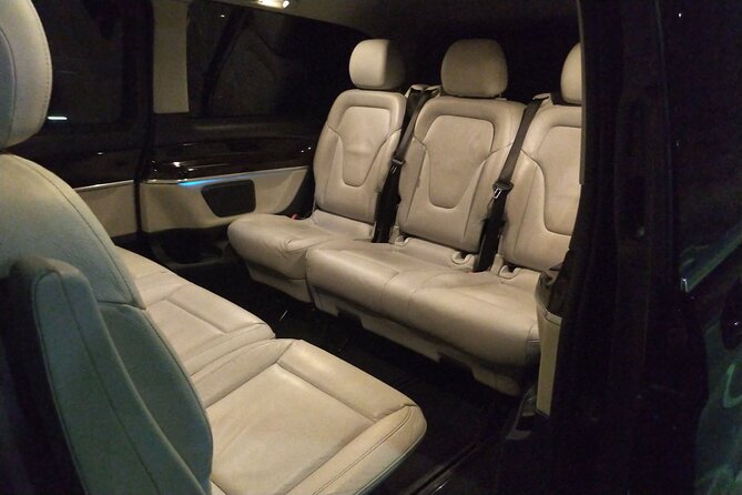 Madrid Car With Driver - Vehicle Amenities