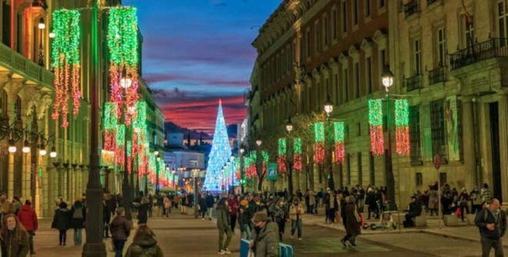 Madrid: Christmas Lights Tour by Electric Tuk-Tuk - Full Description of the Activity