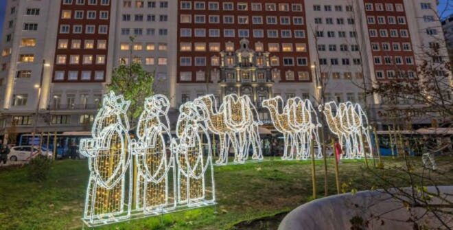 Madrid: Christmas Lights Tour by Electric Tuk-Tuk - Not Suitable for