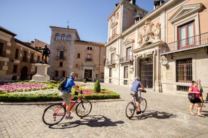 Madrid City Guided Bike/E-Bike Tour for Small Groups - Guided Tour Experience