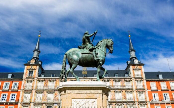 Madrid: City Highlights Guided Walking Tour - Parque Del Oeste and Plaza De España
