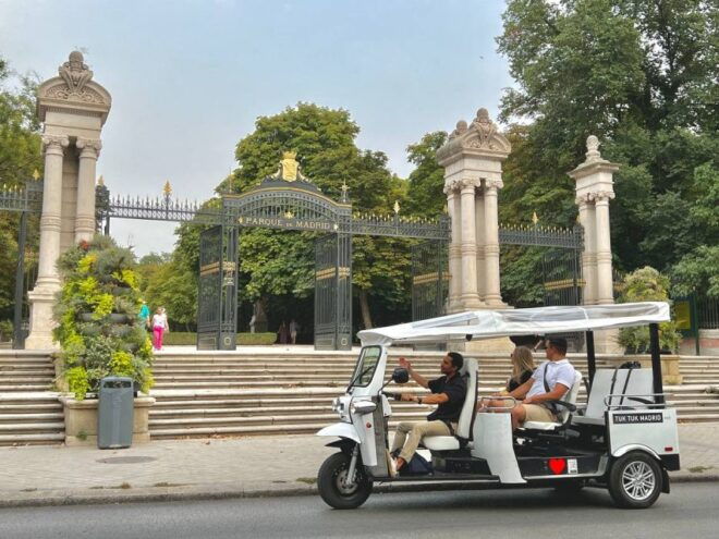 Madrid: City Highlights Private Tuk-Tuk Tour W/ Audio Guide - Highlights of Madrid Tour