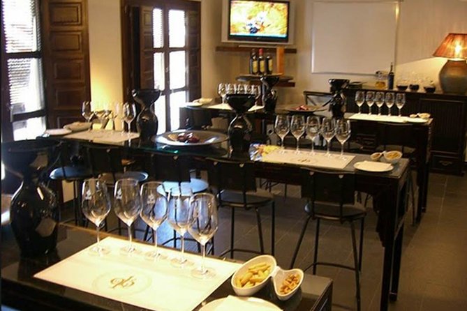 Madrid Countryside Wine Experience With Tasting Small Group Tour - Meeting and Pickup Details