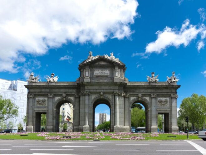 Madrid: El Retiro Park & City Sightseeing Audio Tour - Directions