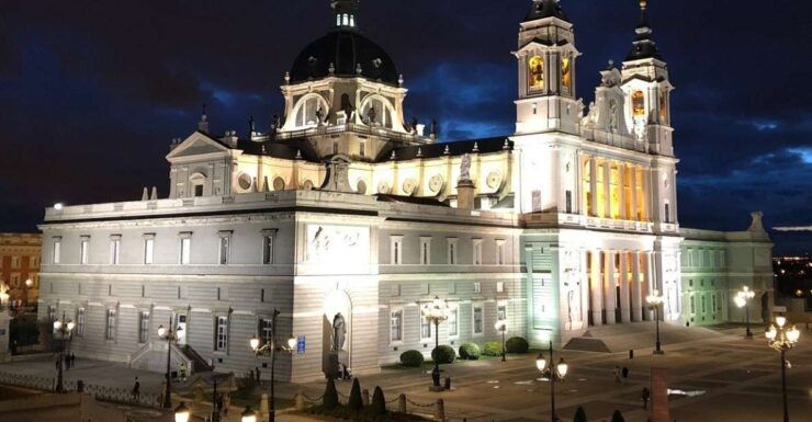 Madrid: Enchanted Evening Walking Tour - Tour Highlights