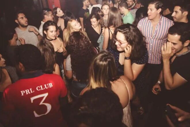 Madrid: Guided Bar Crawl With Drinks and Nightclub Entry - Language and Accessibility