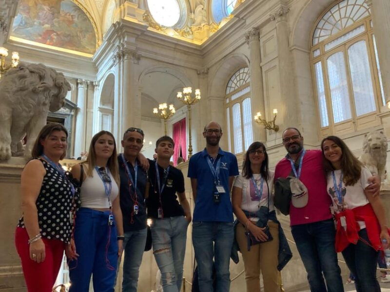 Madrid: Guided Tour of the Royal Palace With Fast Access - Tour Features