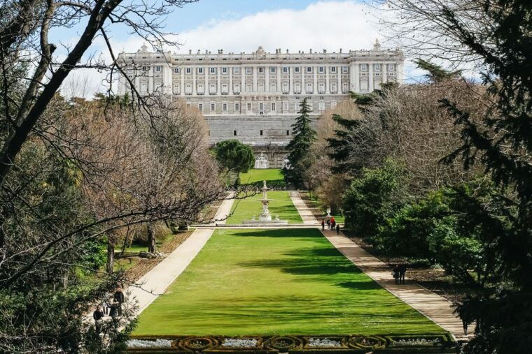 Madrid: Guided Tour of the Royal Palace With Fast Access - Meeting Point and Logistics