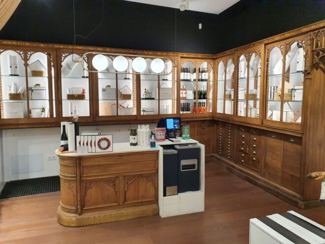 Madrid: Iberian Ham Tasting & Wine Small Group Walking Tour - Experience