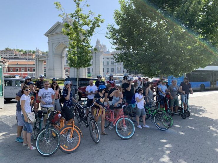 Madrid: Literary Quarter & Retiro Park Electric Bike Tour - Tour Experience Highlights
