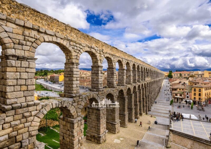 Madrid: Luxury Tour Ávila & Segovia - Itinerary and Transportation