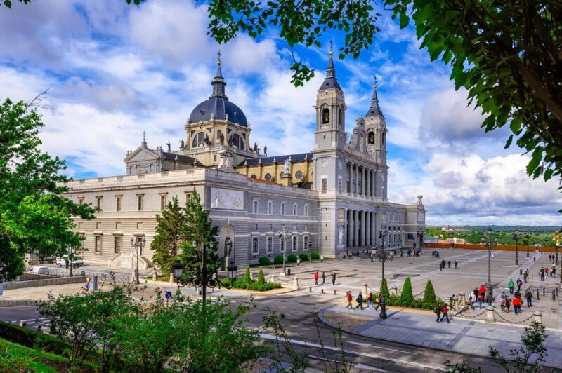 Madrid Must-See With Sunset at the Debod Temple - Itinerary and Highlights