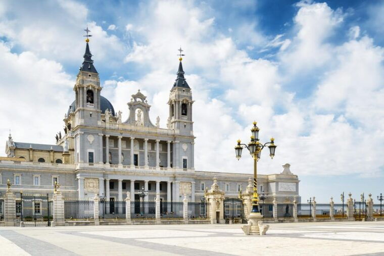 Madrid: Old Town Highlights Private Walking Tour - Iconic Landmarks: Kilometre Zero