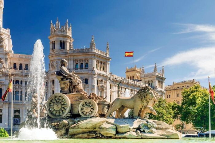 Madrid: Old Town Highlights Private Walking Tour - The Serenity of the Cathedral of Saint Mary and the Royal Basilica