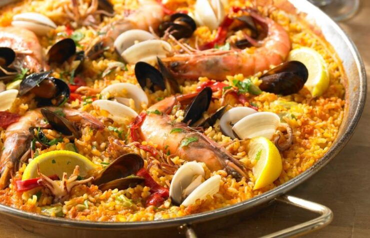 Madrid: Paella and Sangria Workshop With Dinner and Drinks - Workshop Experience