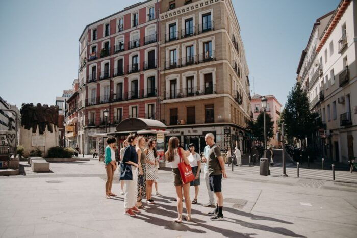 Madrid: Paella & Tapas Cooking Class and Market Visit - Shopping at the Local Market