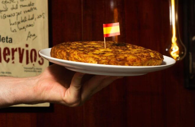 Madrid: Pez Gordo Restaurant With Spanish Cuisine - Celebrate With Friends and Family