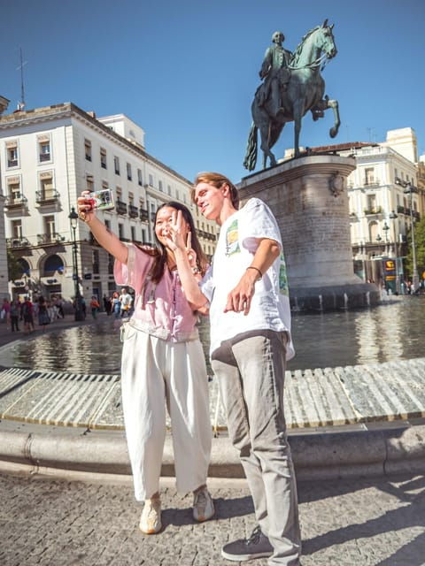Madrid: Photoshoot in the Best Central Locations - Gran Via: Impressive Architecture and Vibrant Urban Scenes