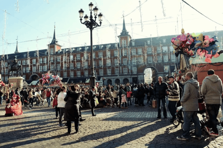 Madrid: Plaza Mayor Christmas Market & City Walking Tour - Guided Tour Information