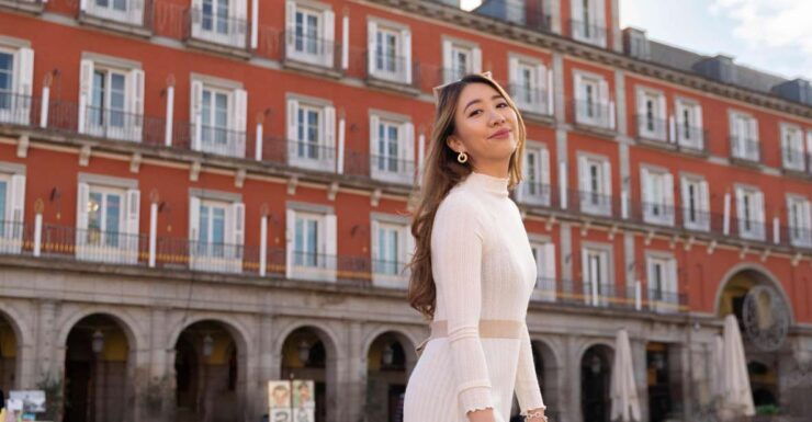 Madrid: Plaza Mayor Professional Photoshoot - Activity Description