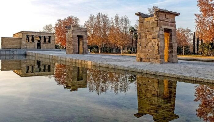Madrid: Private 2-Hour City Highlights Tour With Local - Uncovering the Secrets of Puerta Del Sol