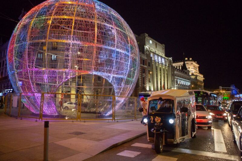 Madrid: Private Christmas Lights Tour by Eco Tuk-Tuk - Meeting and Transportation Details