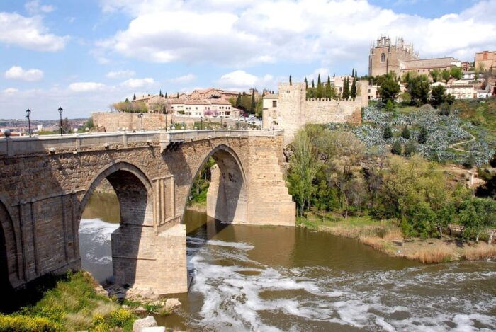 Madrid: Private Day Trip to Toledo & Segovia - Tour Features and Inclusions