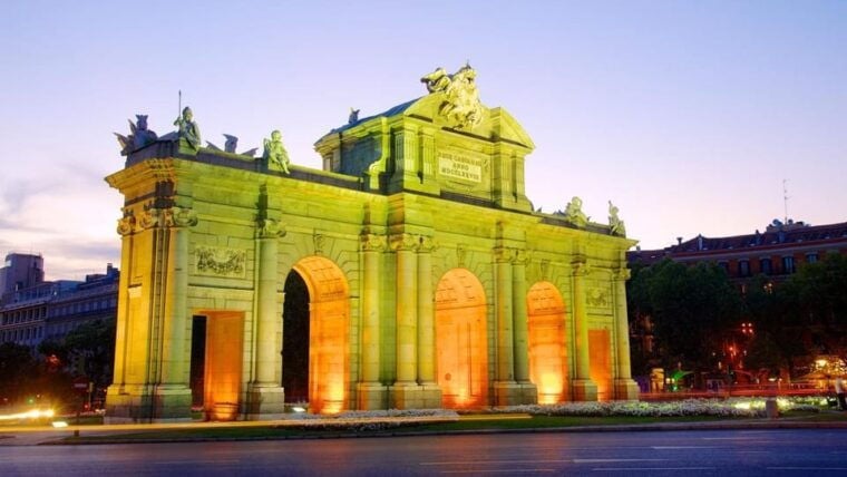 Madrid: Private Night Experience Tour With Local Guide - Convenient and Comfortable Transportation