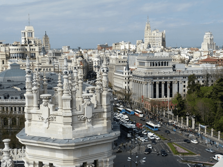 Madrid: Private Segovia Day Trip With Local Guide - Exploring the Alcázar of Segovia