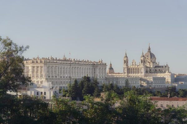 Madrid: Private Walking Tour & Photo Shoot - Starting Location: Cibeles Fountain