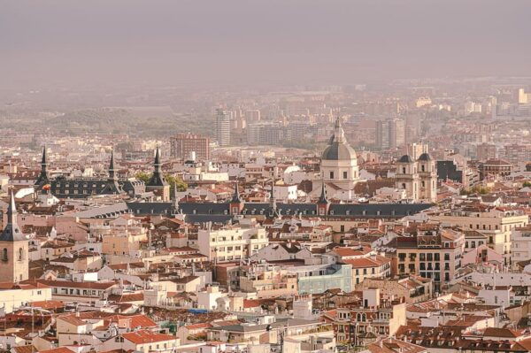 Madrid: Private Walking Tour & Photo Shoot - Iconic Landmarks