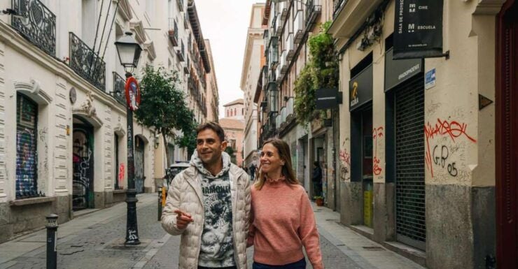Madrid: Proposal Photoshoot for Couples - Language Options