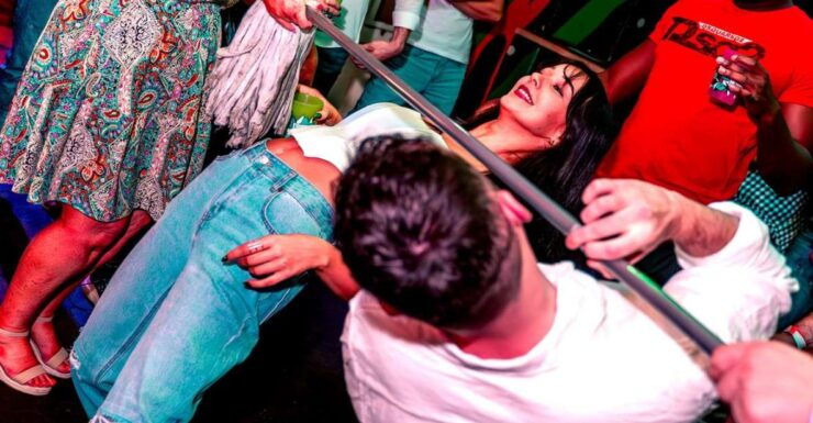 Madrid: Pub Crawl With Tapas and VIP Club Entry - Experience Highlights