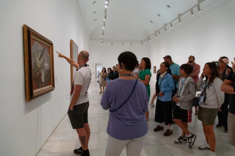 Madrid: Reina Sofía Guided Tour with Skip-the-Line Tickets - The Environment and Surroundings