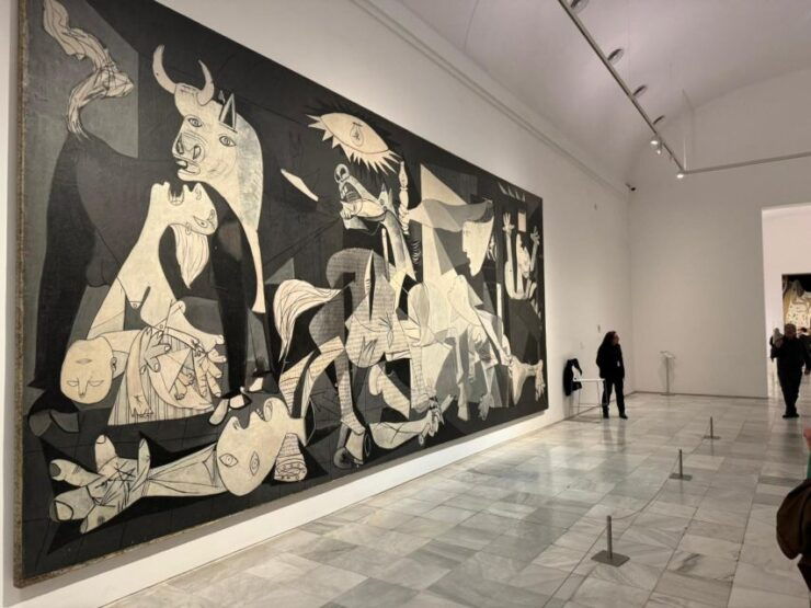 Madrid: Reina Sofia, Walking Tour & Flamenco Show - Tour Highlights