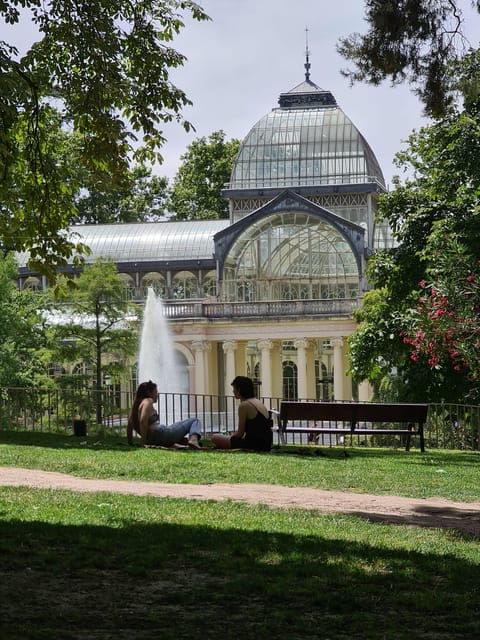Madrid: Retiro Park Guided Tour With a Photographer - Inclusions