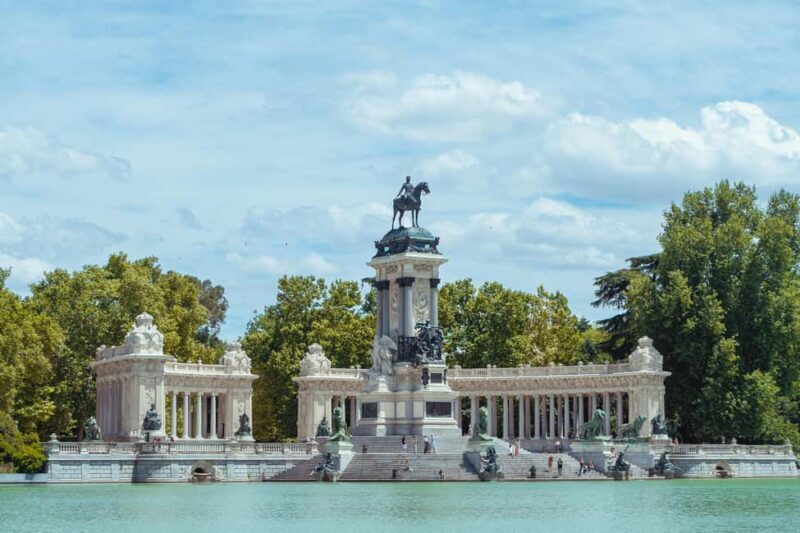 Madrid: Retiro Park Guided Walking Tour with Gourmet Tapas - Madrid: Retiro Park Guided Walking Tour with Gourmet Tapas